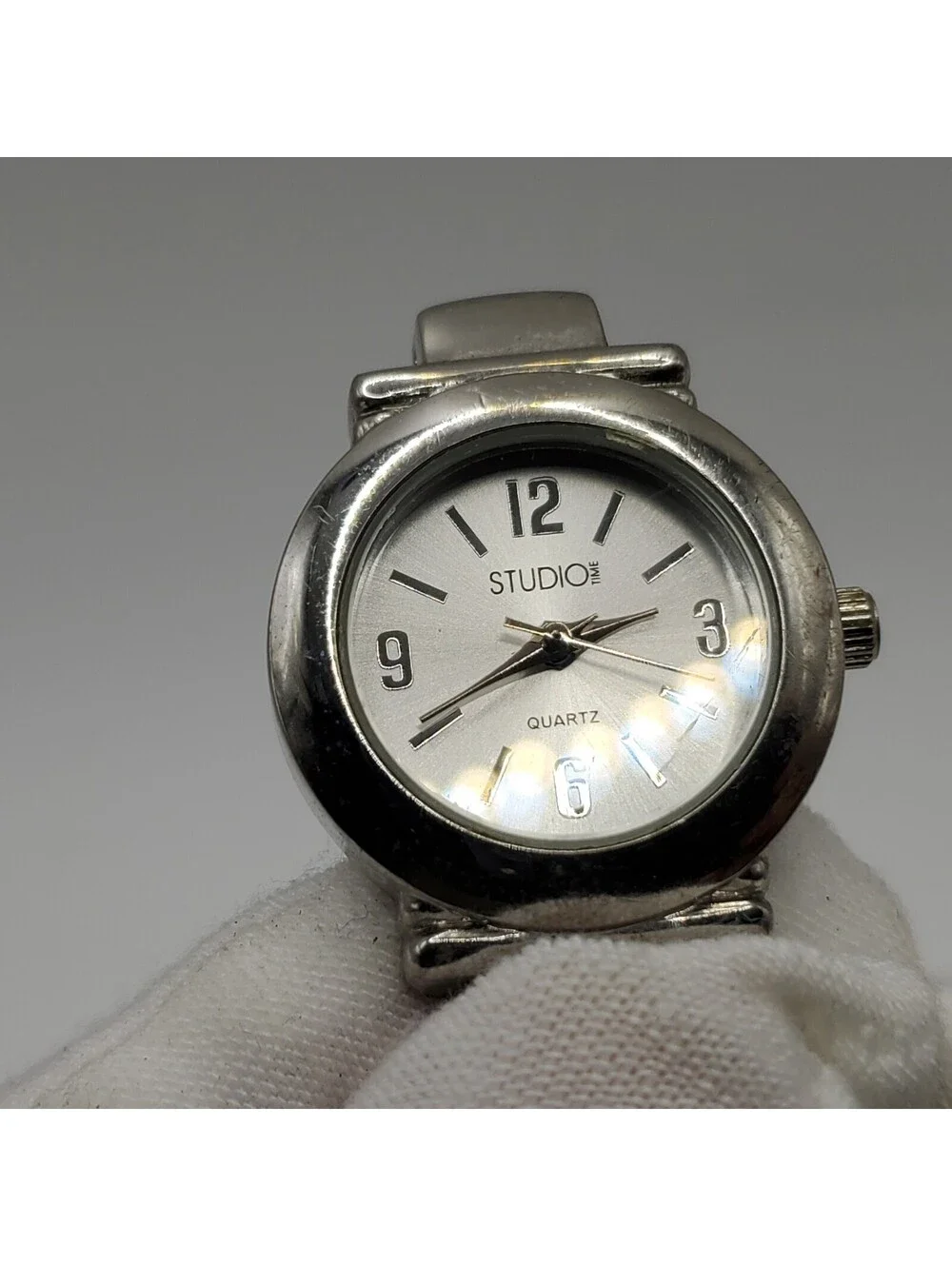 Studio Beaded Magnetic Band Womens Watch 27mm Silver Tone New Battery